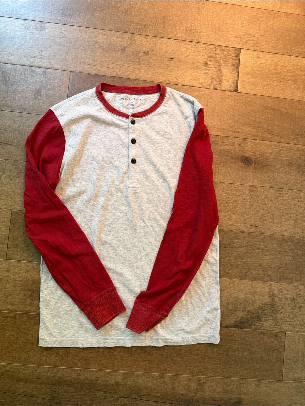 🎉American Eagle Outfitters Red Sleeve Light Gray Henley Shirt